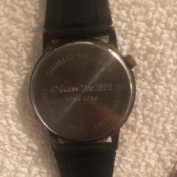 Vintage UNISEX guess watch - Picture 3 of 3